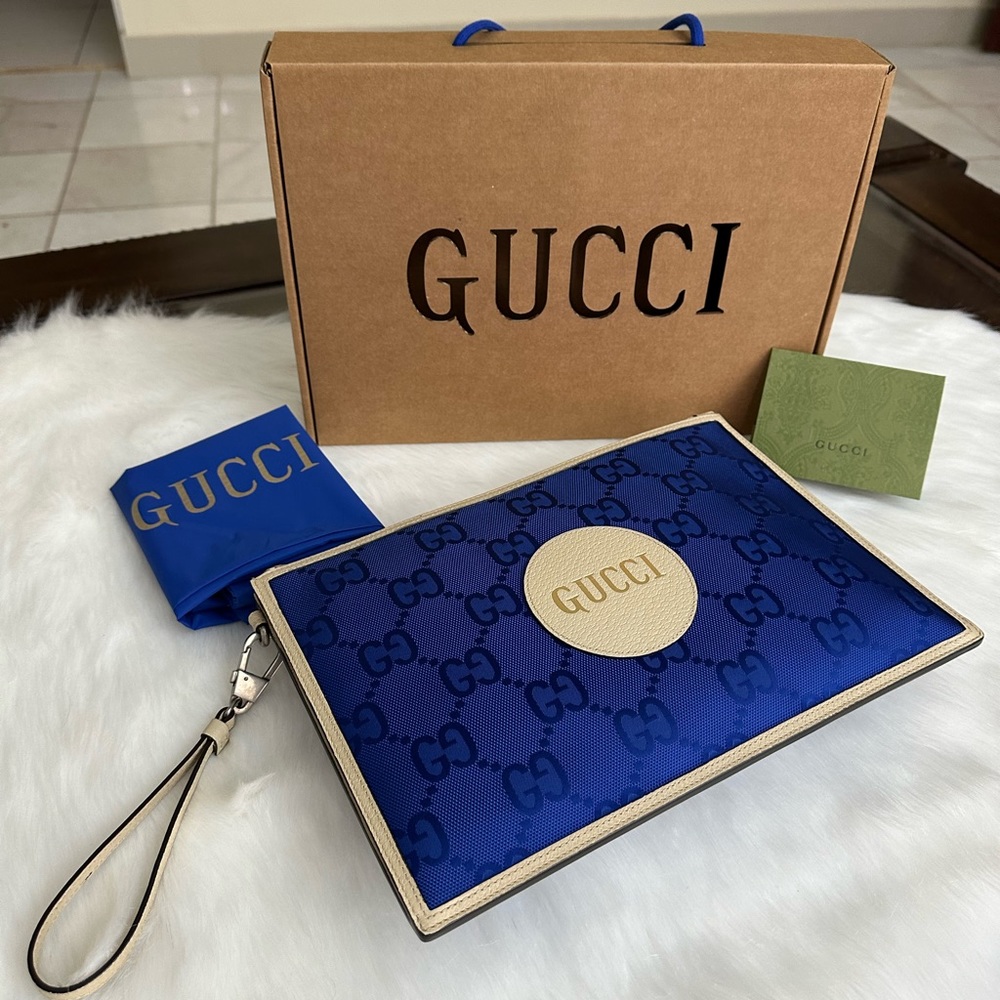 Auth off the Grid Clutch Like new - Picture 1 of 15